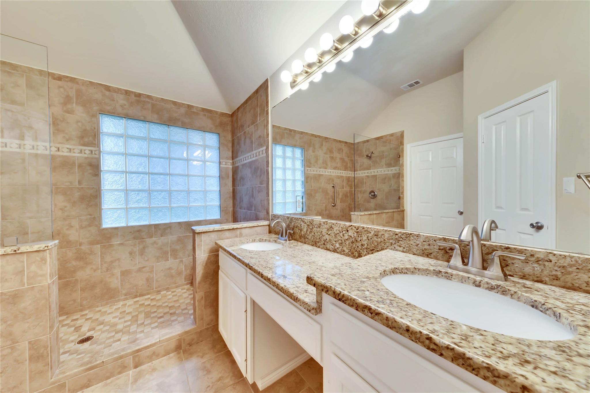 2204 Grove Dr Property Photo 13