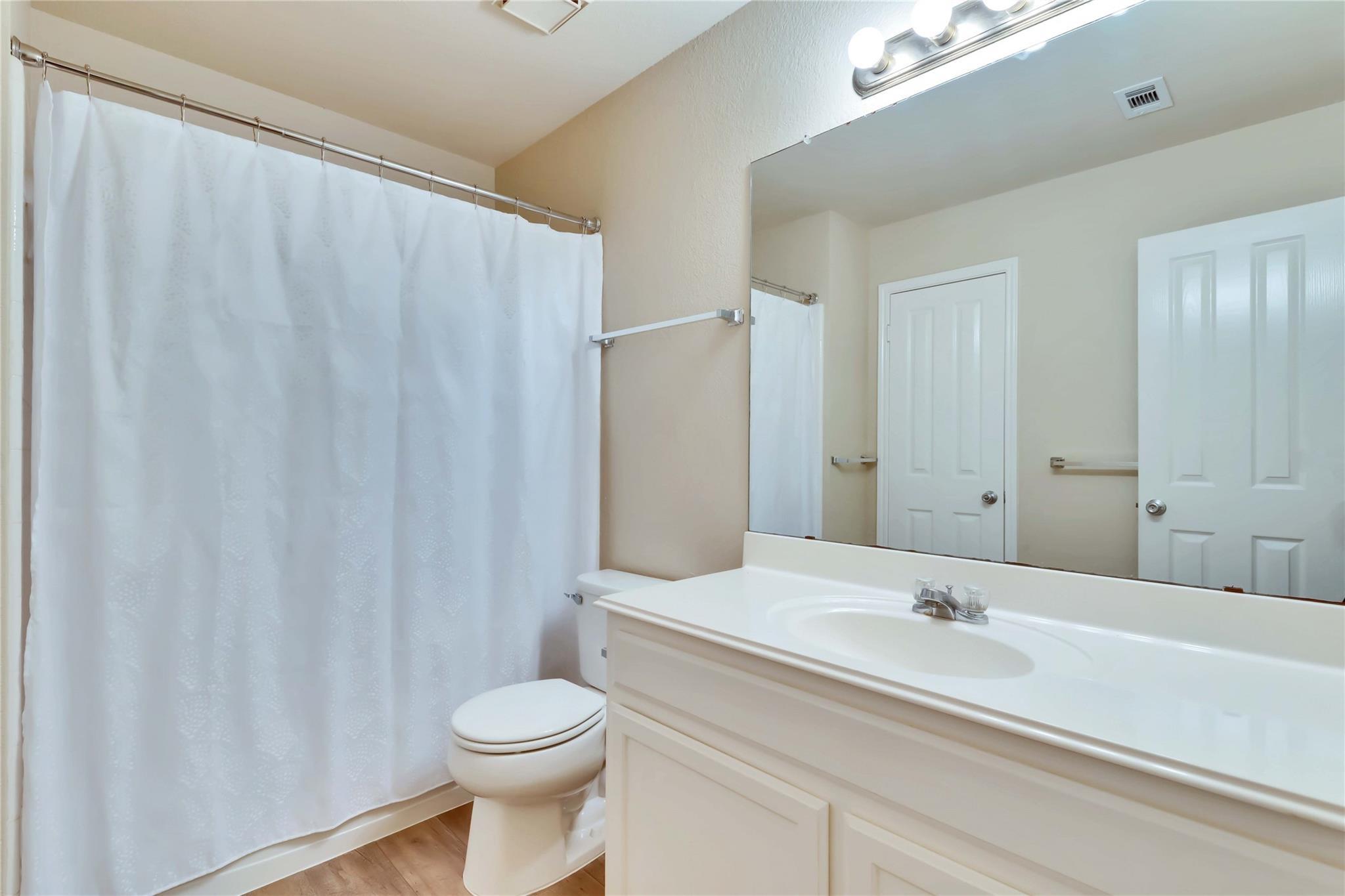 2204 Grove Dr Property Photo 16