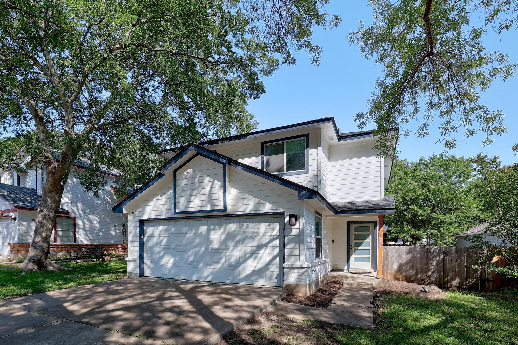 1402 E Logan St Property Photo 1