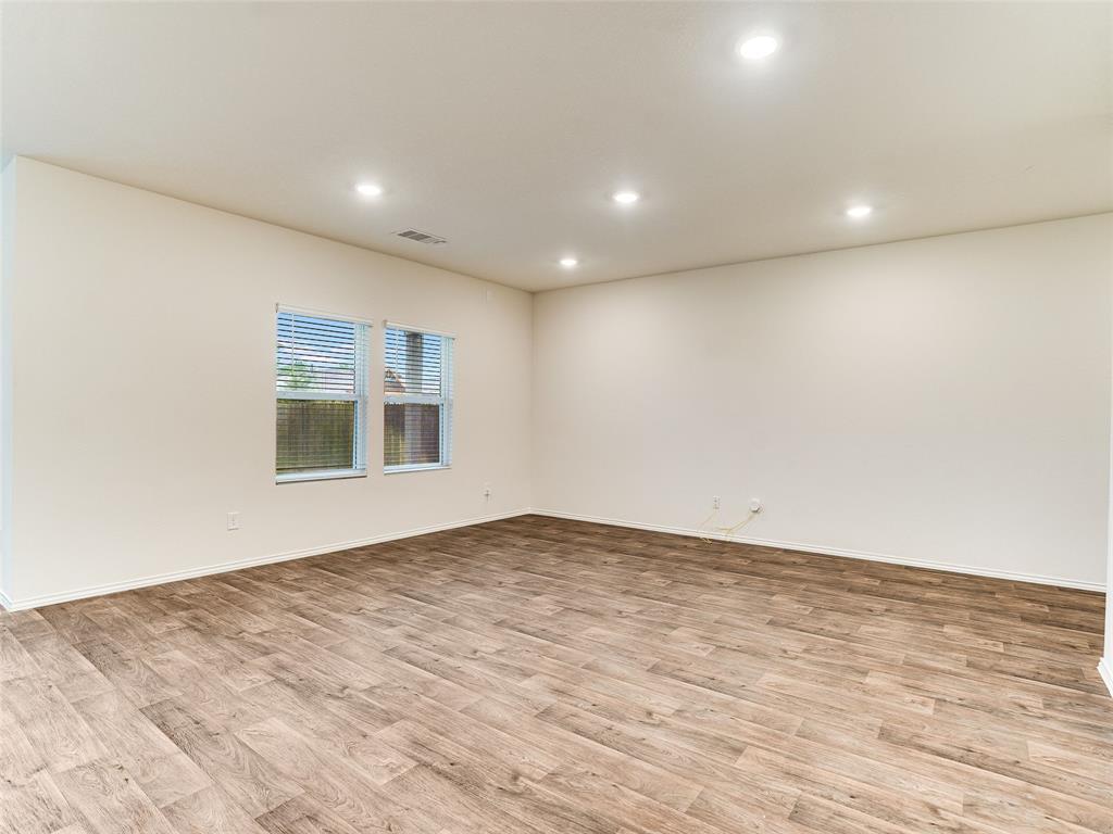 383 Sickle Loop Property Photo 10