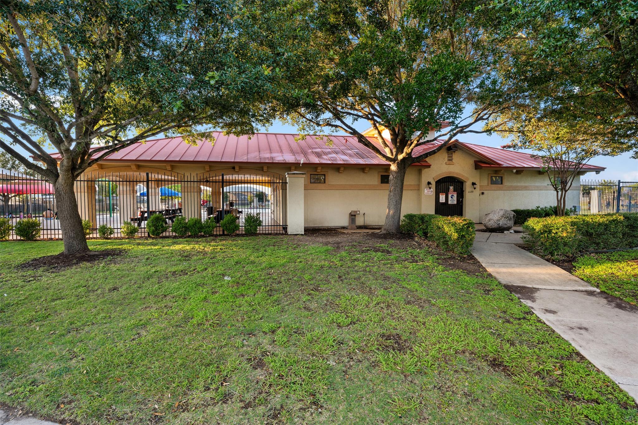6317 Baythorne Dr Property Photo 37