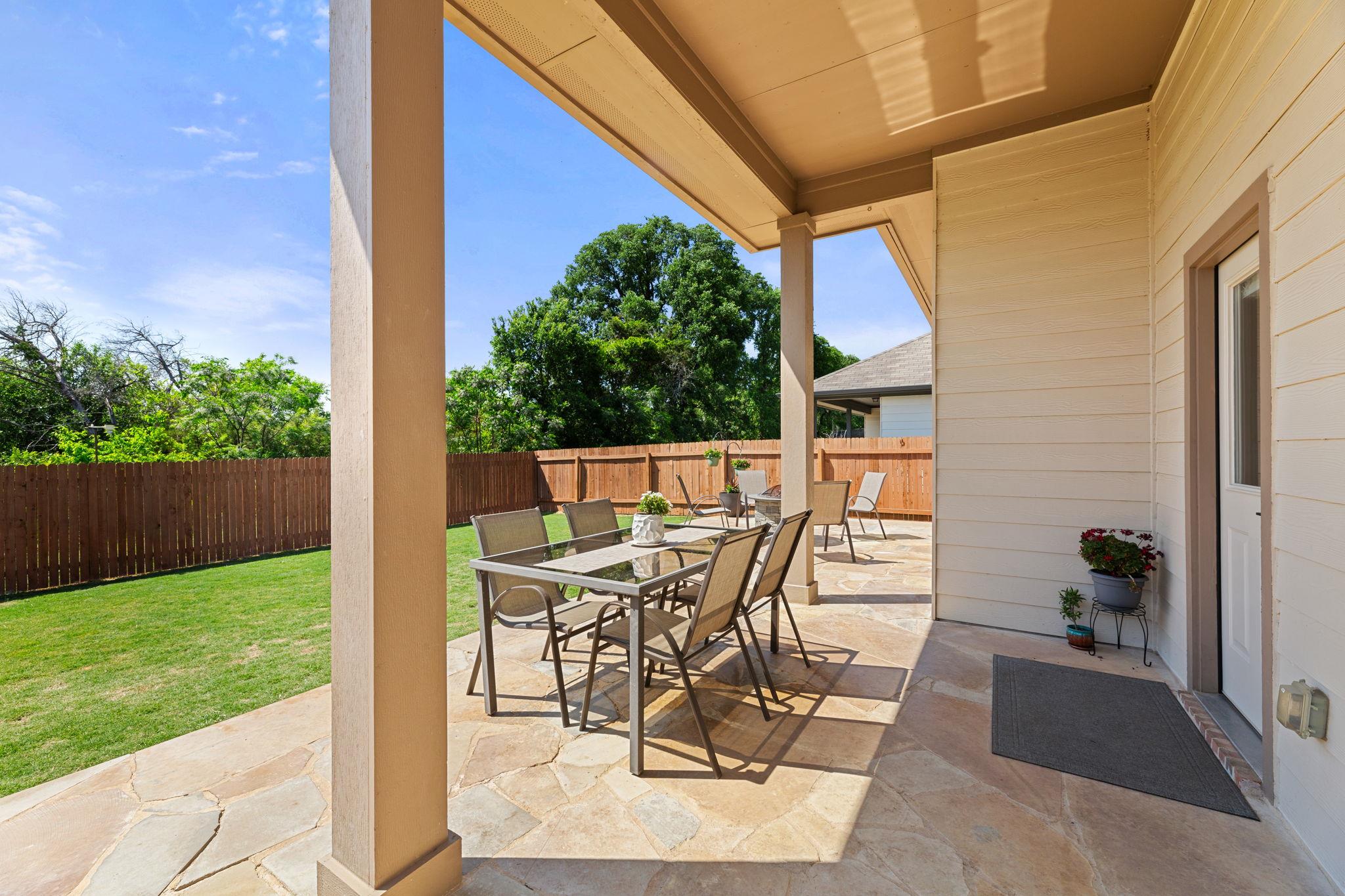 400 Walkup Ln Property Photo 1
