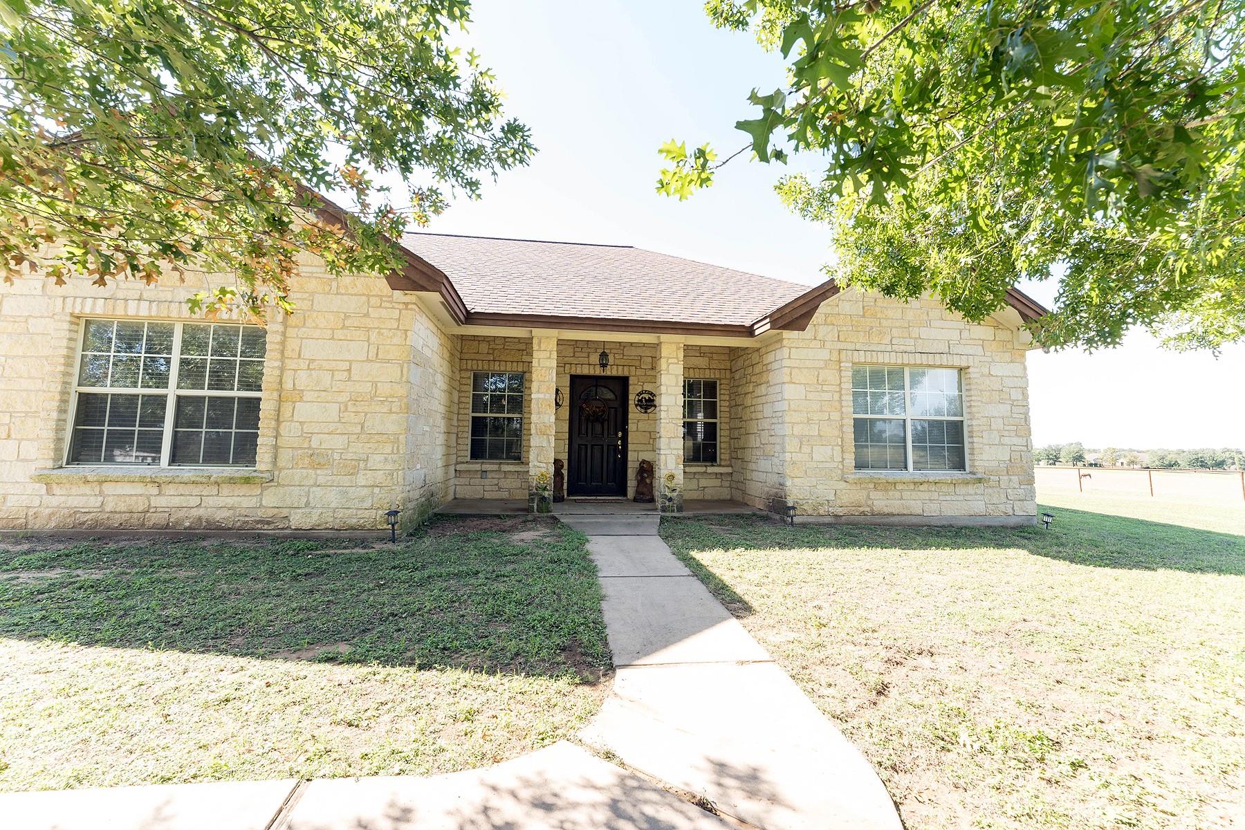 2542 Witter Rd Property Photo 1