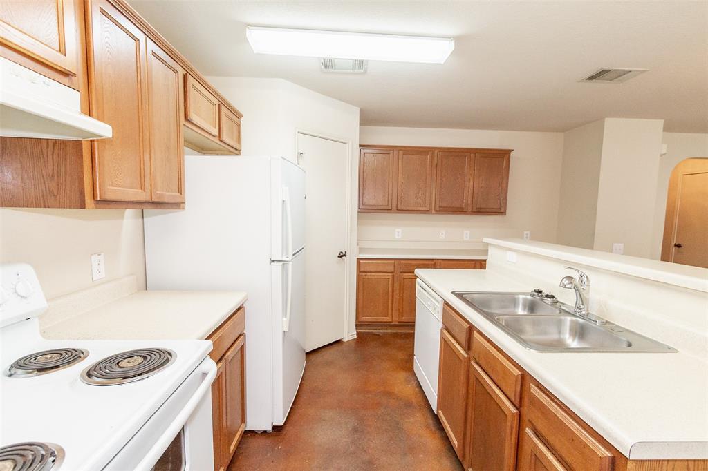 2406 Magin Meadow Dr Property Photo 6