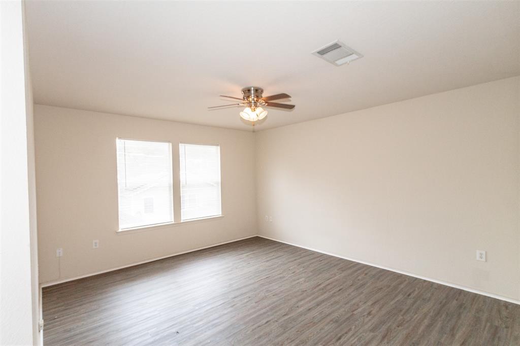 2406 Magin Meadow Dr Property Photo 8