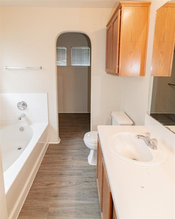 2406 Magin Meadow Dr Property Photo 9