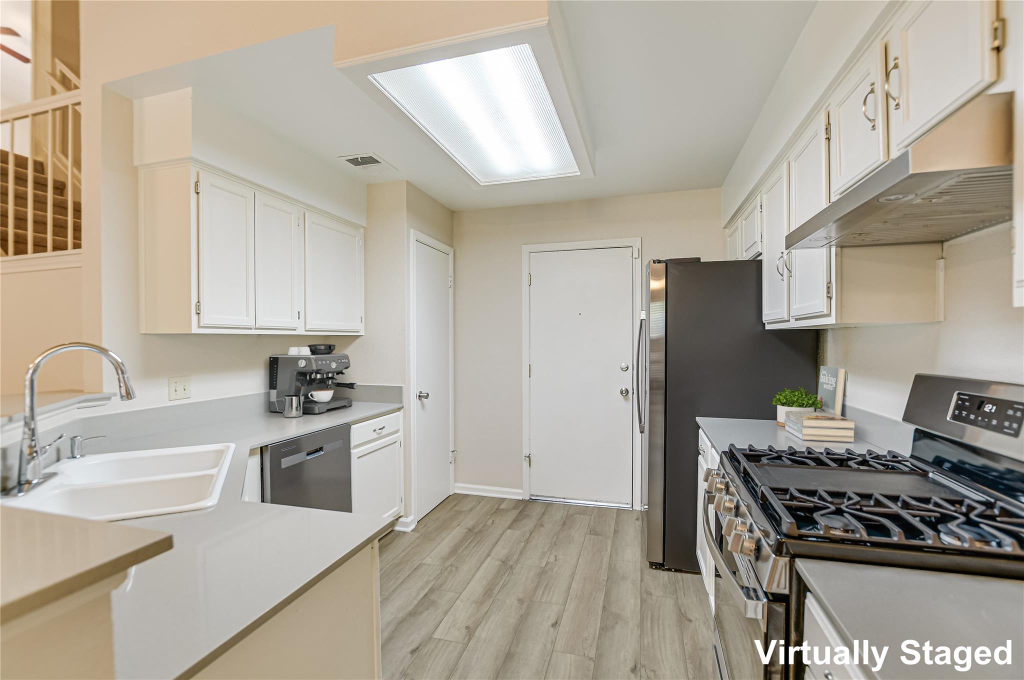 7010 Riverton Dr Property Photo 4