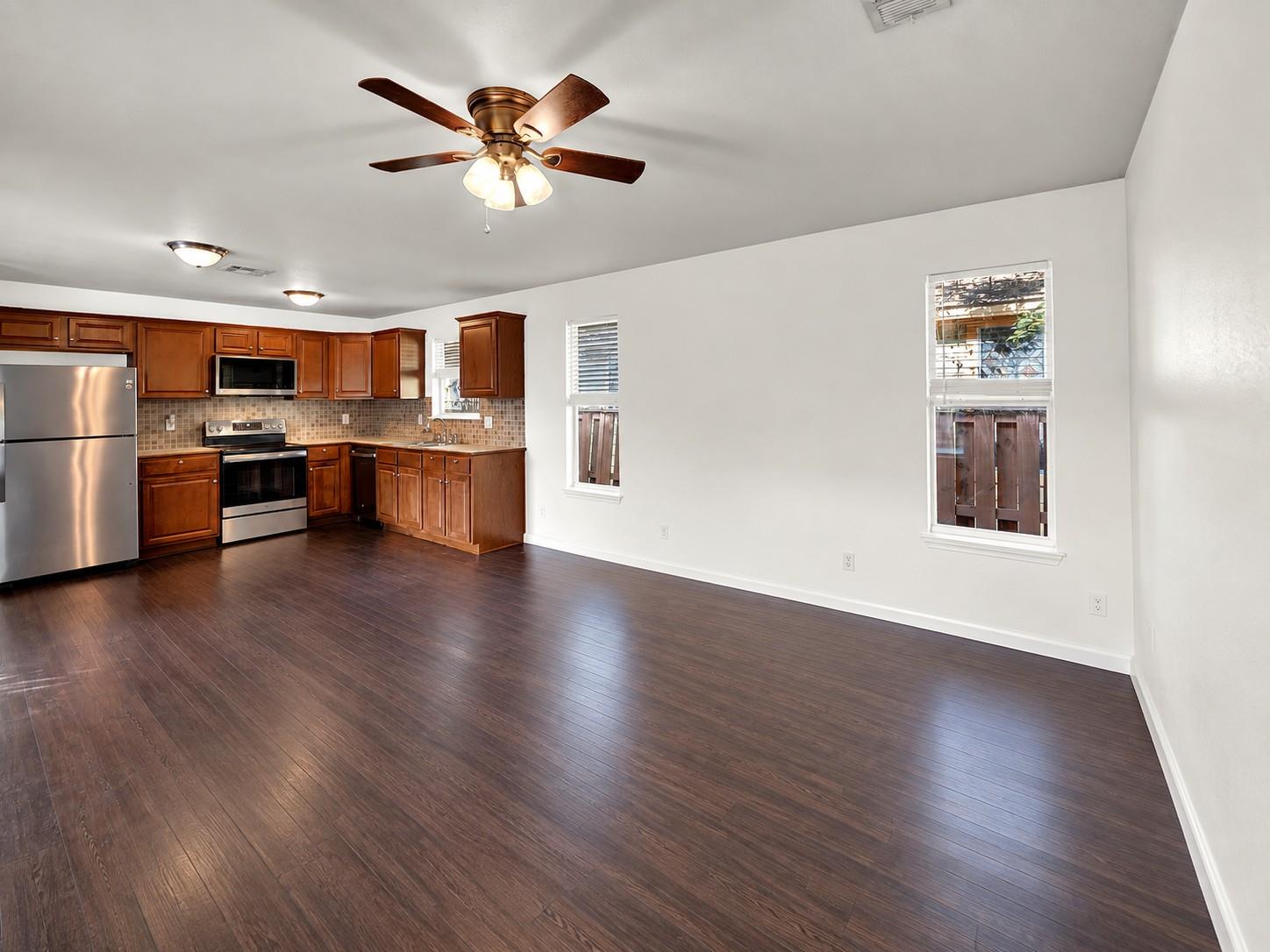 301 Armstrong St Property Photo 4
