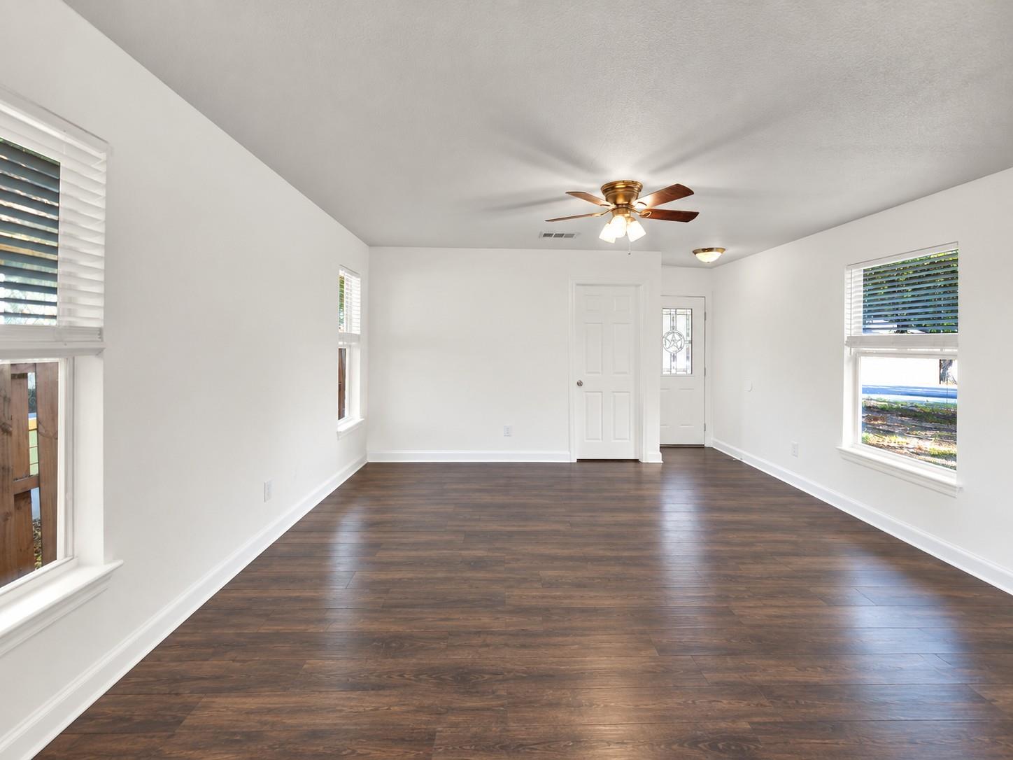 301 Armstrong St Property Photo 5