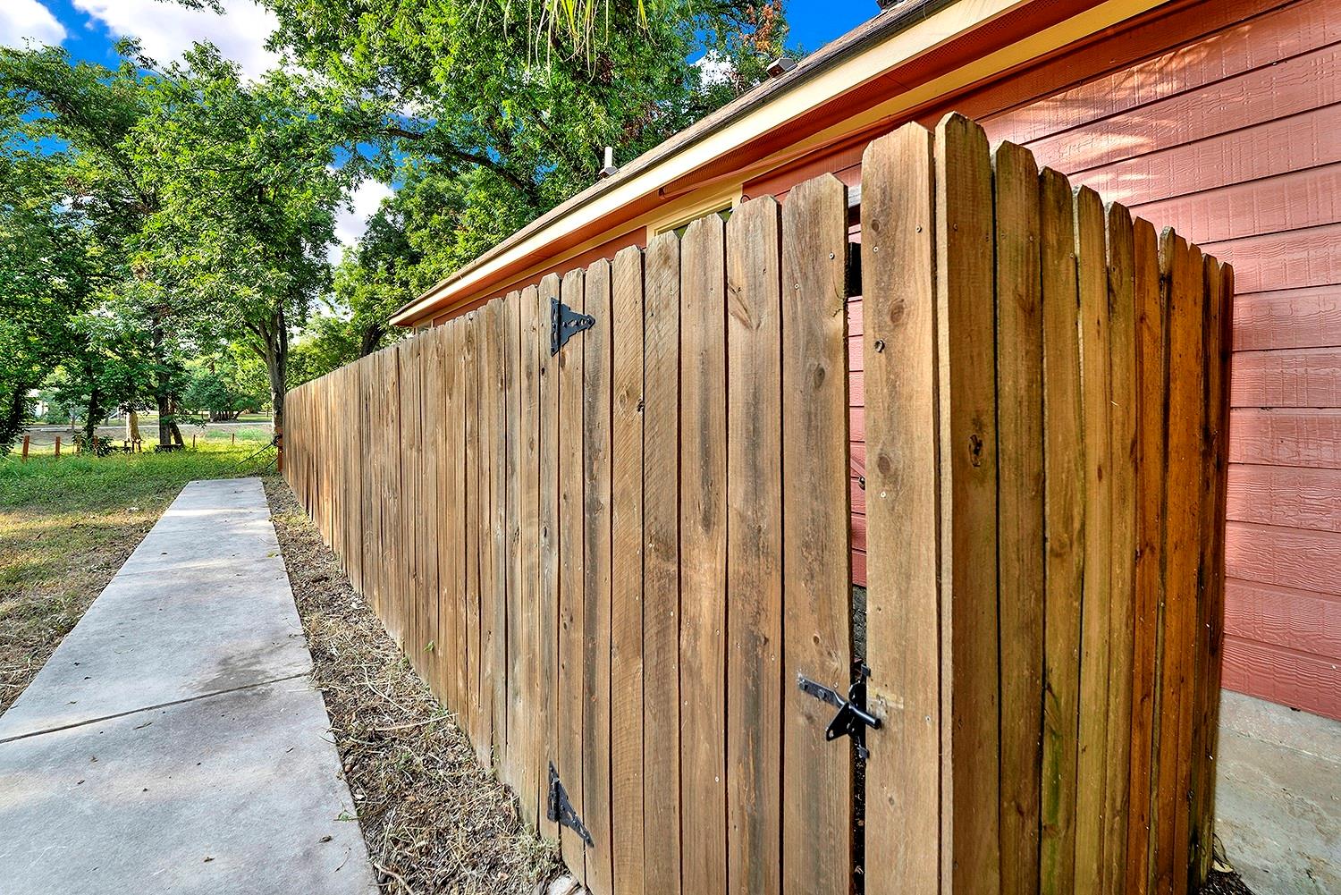 301 Armstrong St Property Photo 27