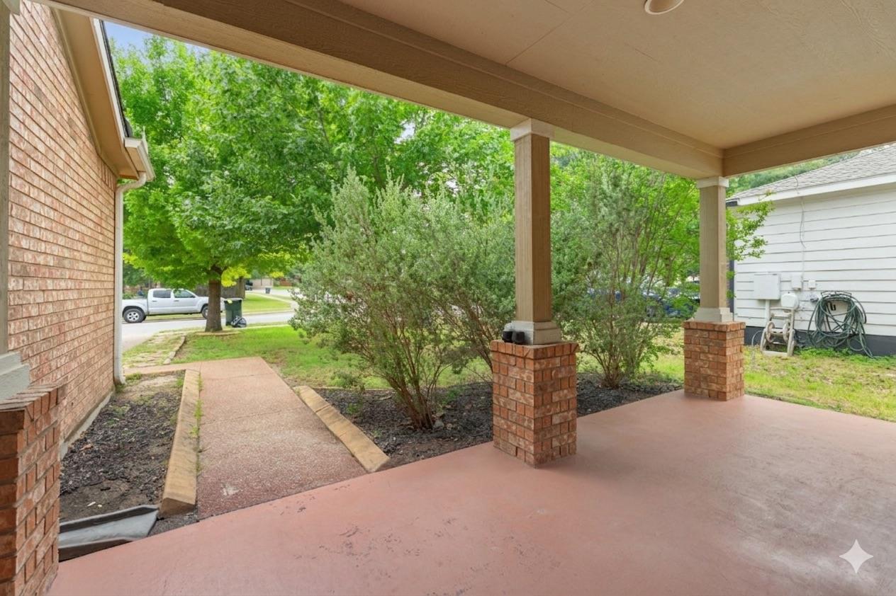 1121 Sweet Gum Dr None Property Photo 4