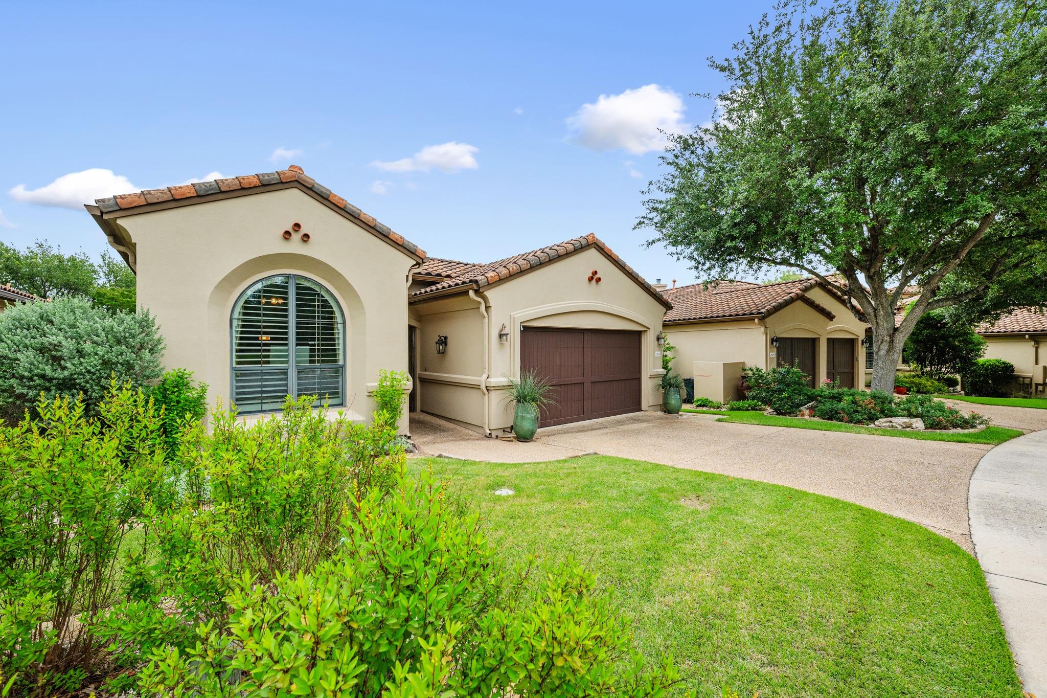 2813 University Club Dr Property Photo 6