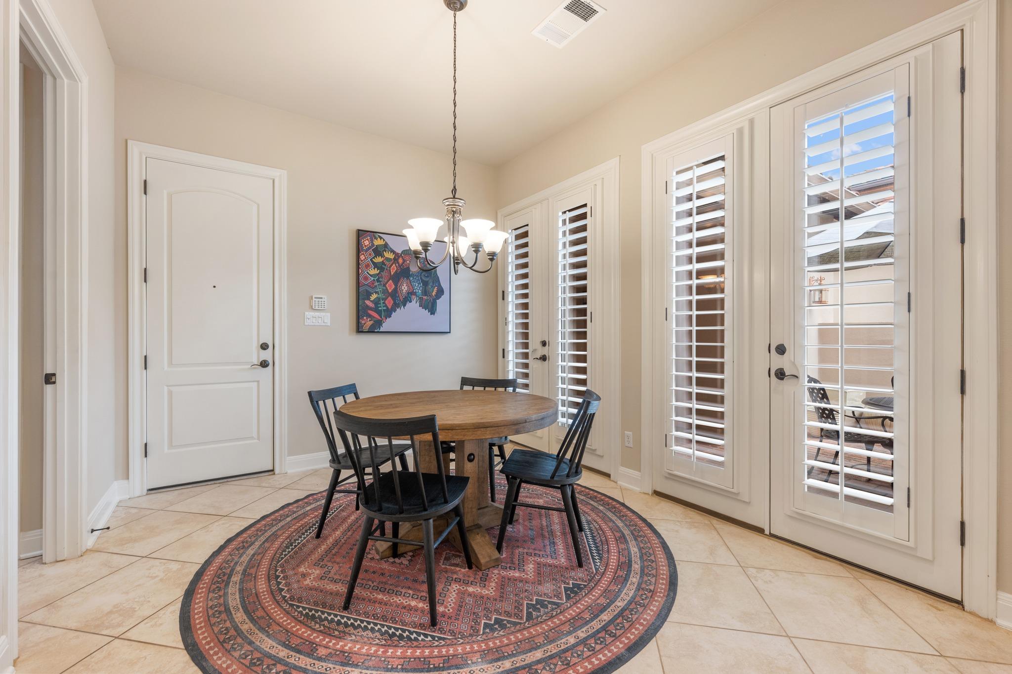 2813 University Club Dr Property Photo 19