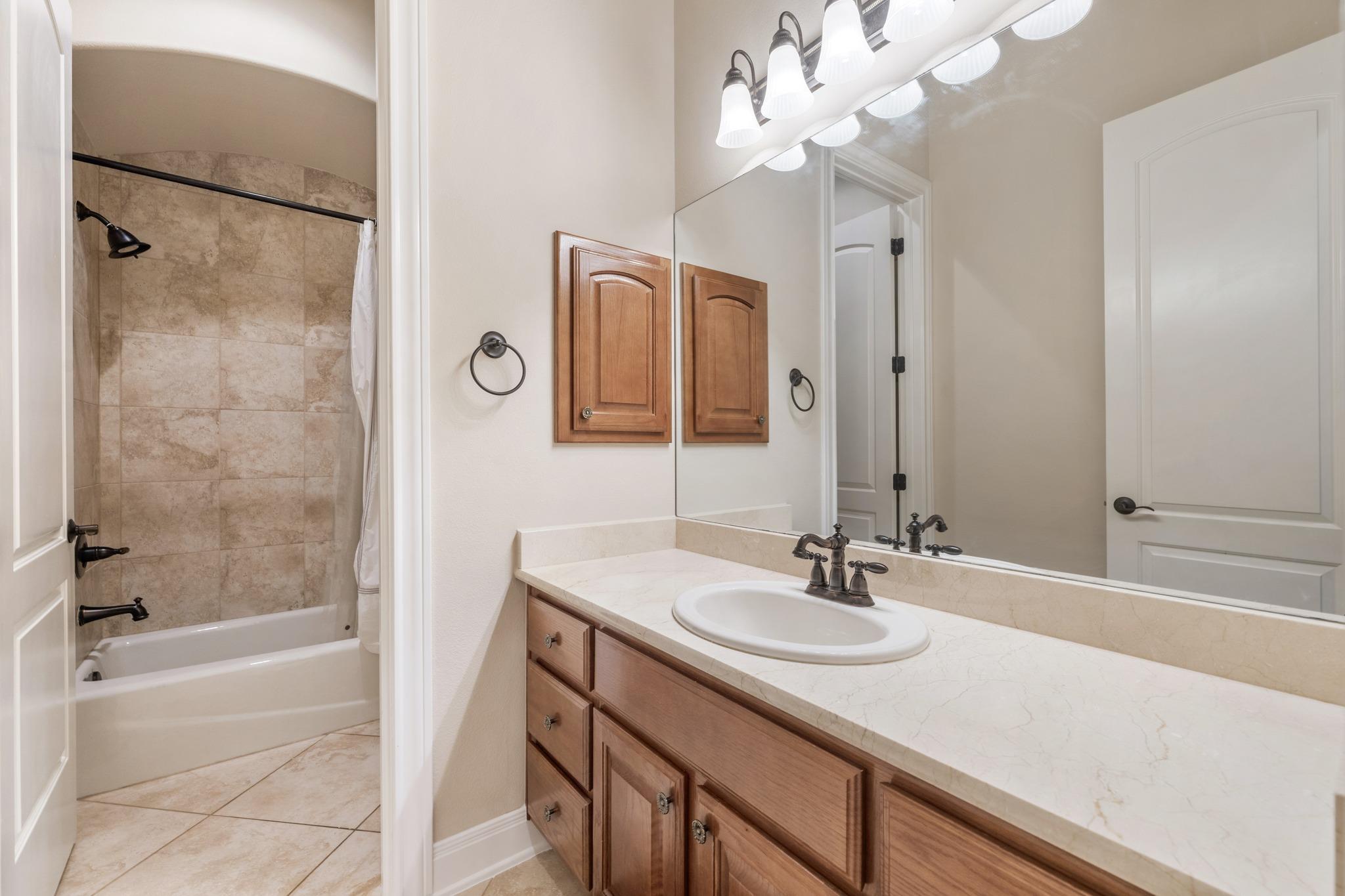 2813 University Club Dr Property Photo 27