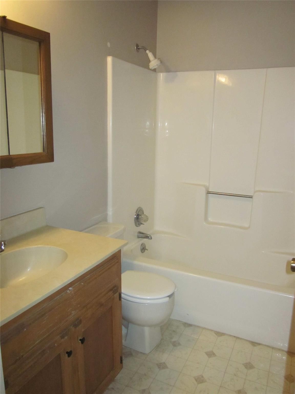 102 Verna Spur #a Property Photo 8