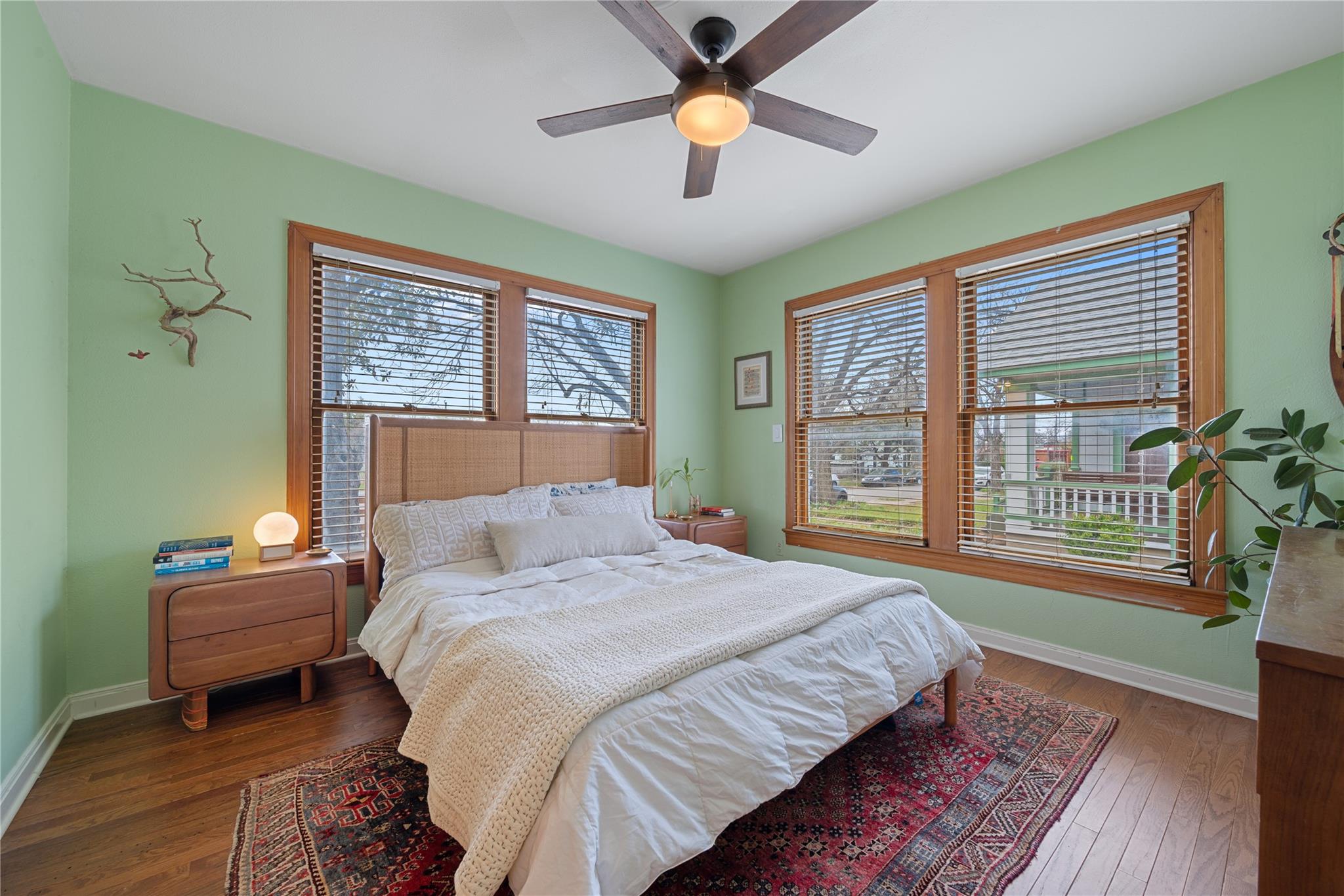 5114 Caswell Ave Property Photo 11