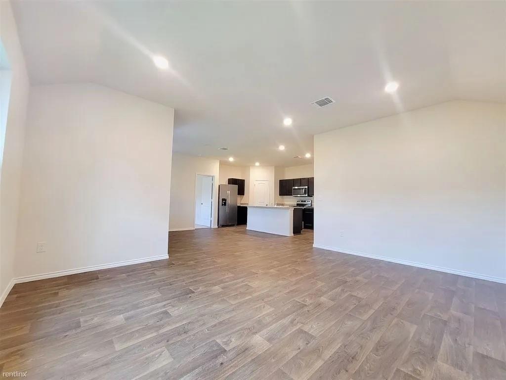 14504 Fitzgibbon Dr Property Photo 6