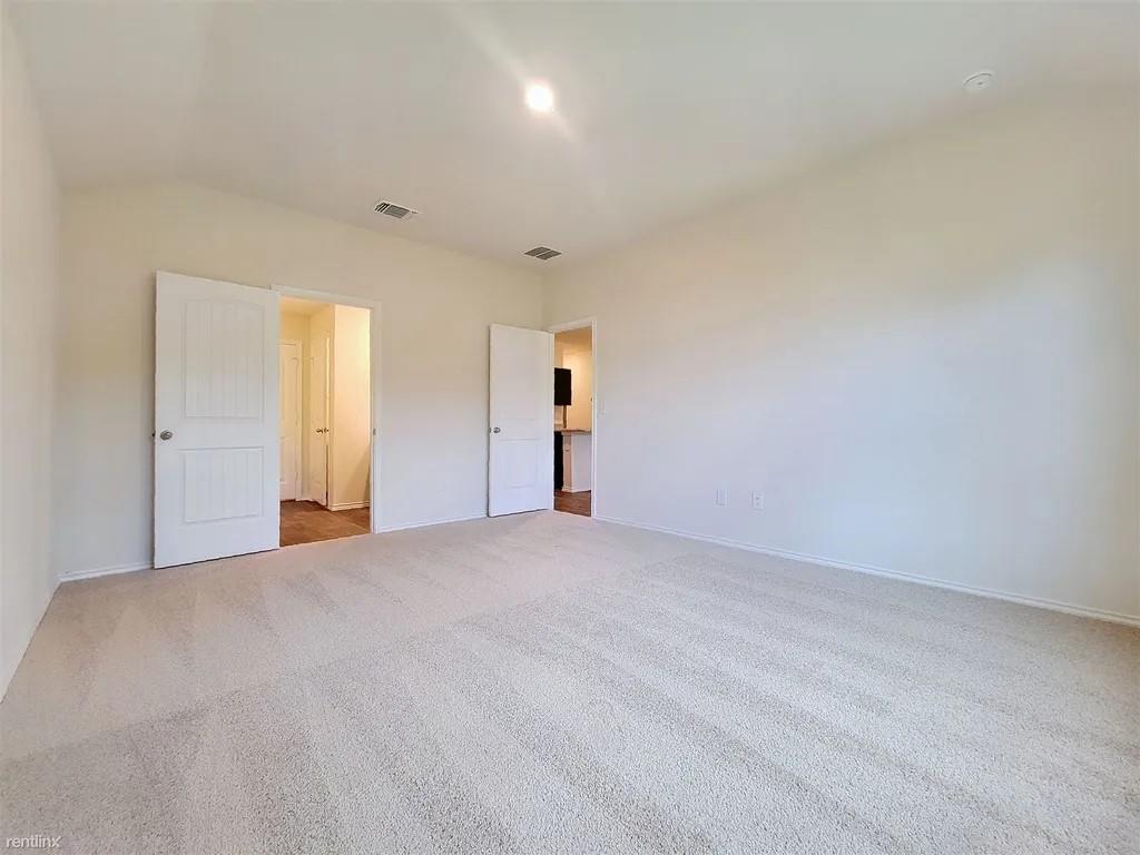 14504 Fitzgibbon Dr Property Photo 8