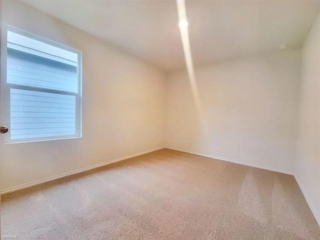 14504 Fitzgibbon Dr Property Photo 9