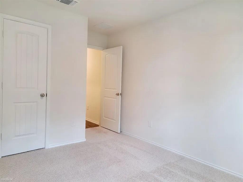 14504 Fitzgibbon Dr Property Photo 11