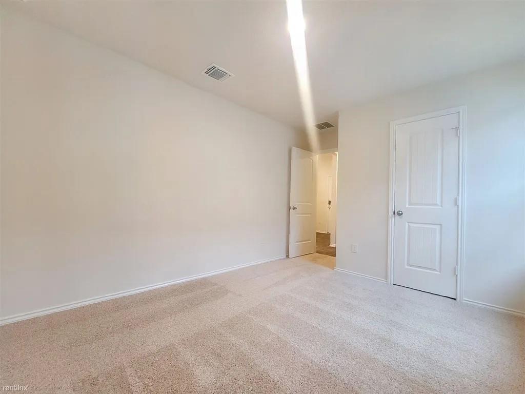 14504 Fitzgibbon Dr Property Photo 12