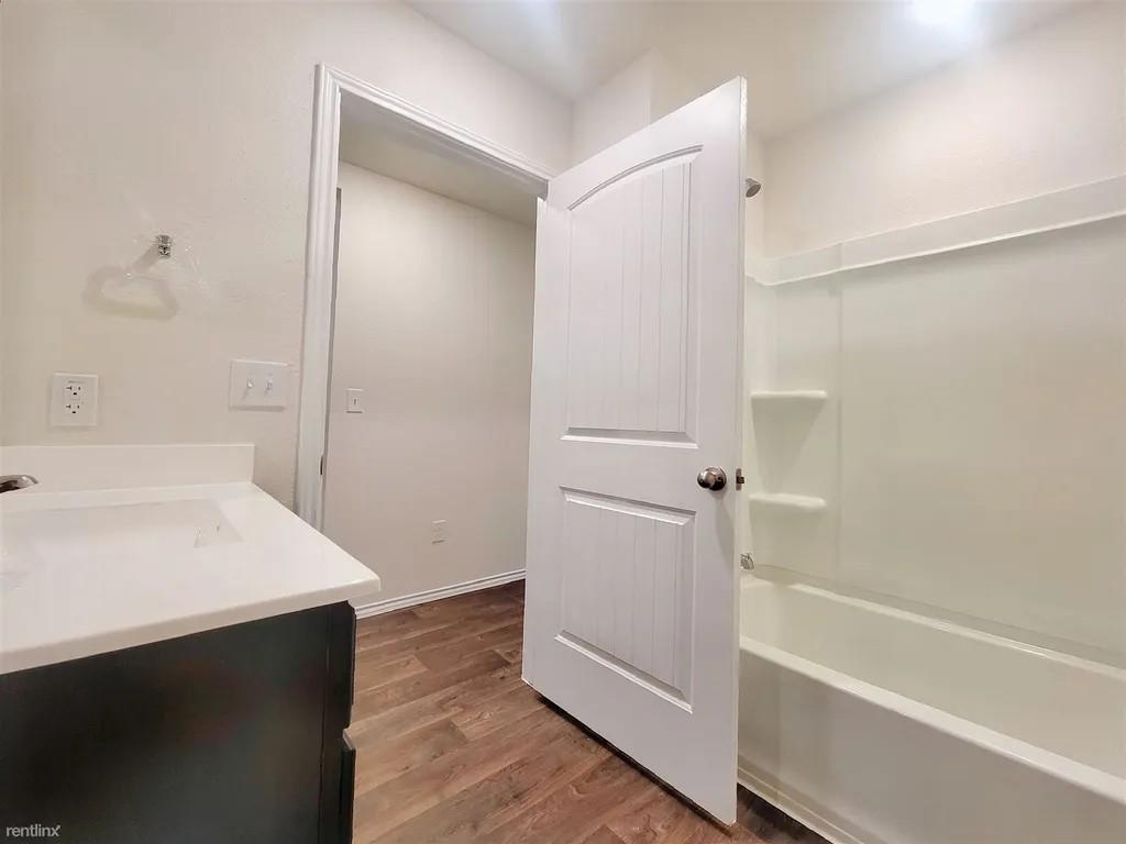 14504 Fitzgibbon Dr Property Photo 15