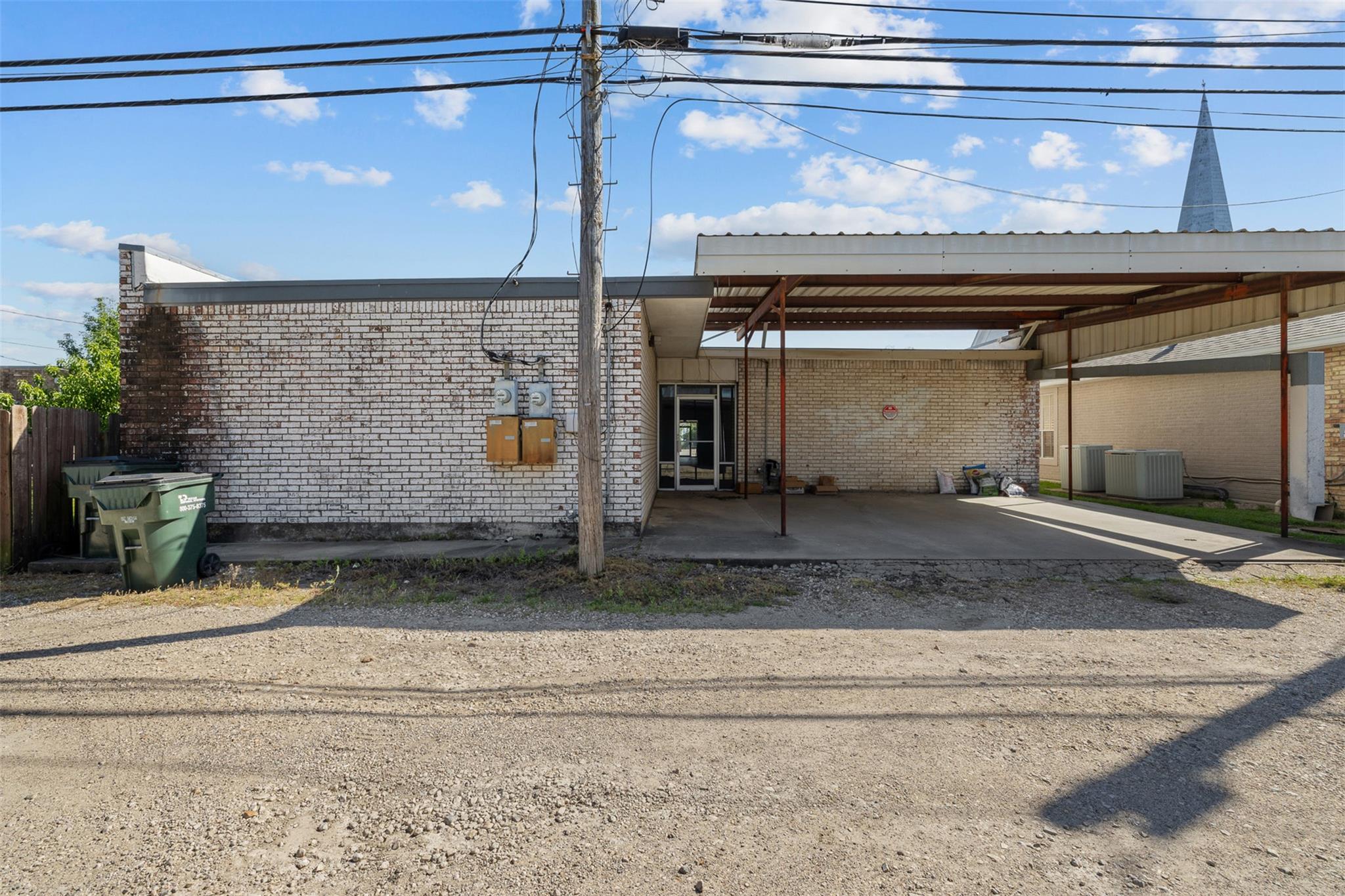 251 E Hempstead St Property Photo 5