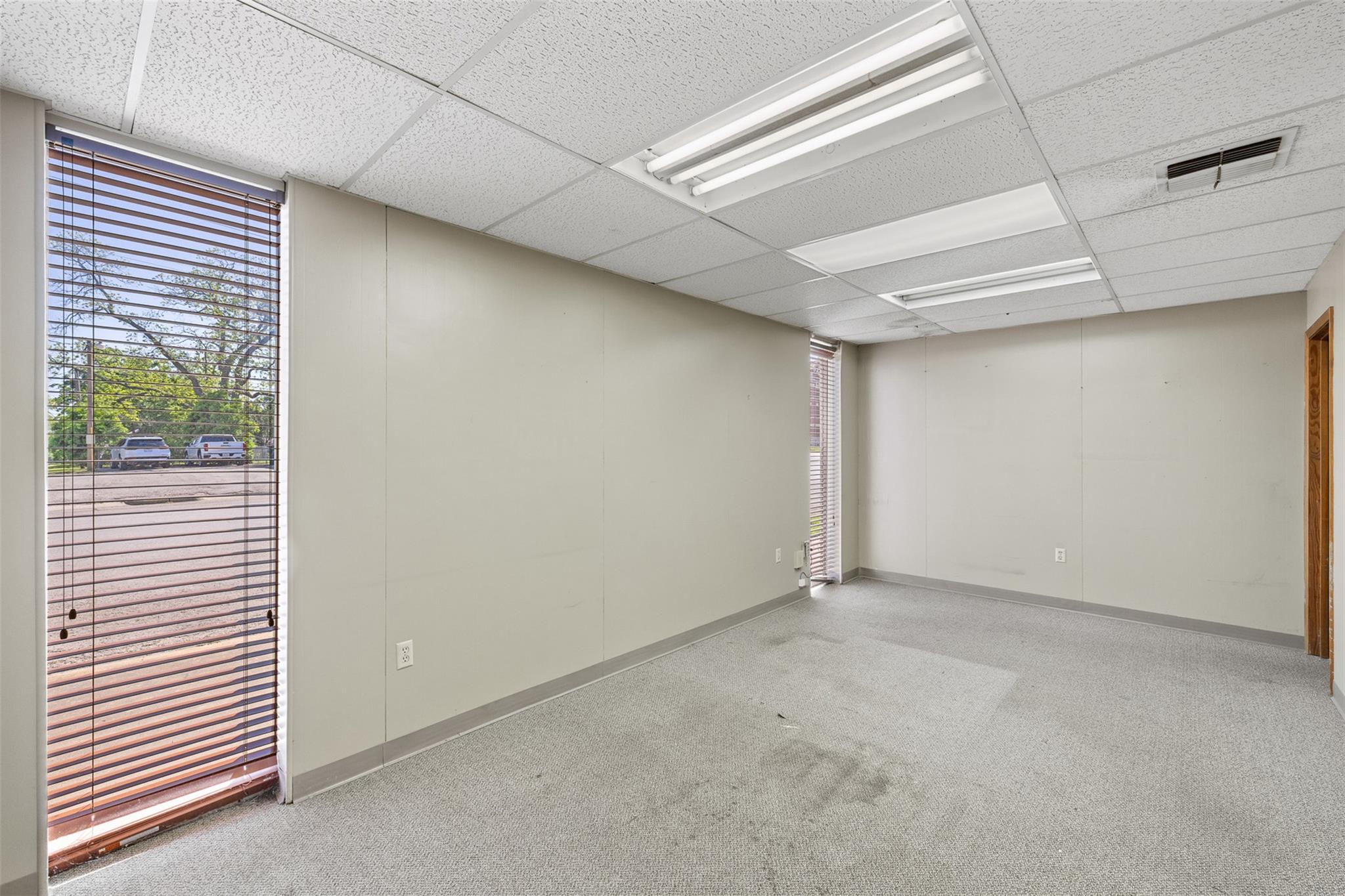 251 E Hempstead St Property Photo 7