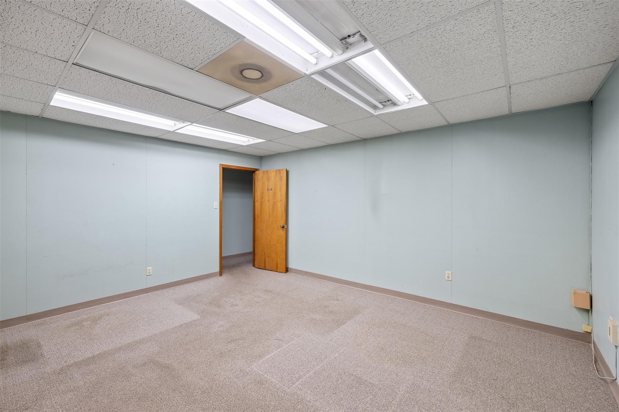 251 E Hempstead St Property Photo 8