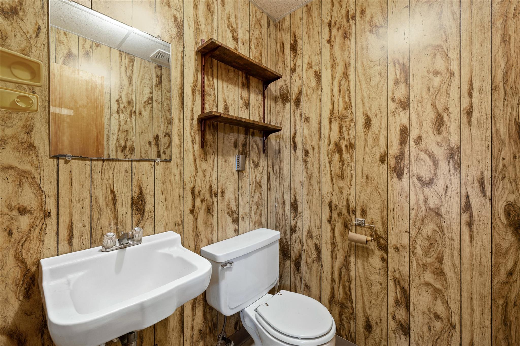 251 E Hempstead St Property Photo 10