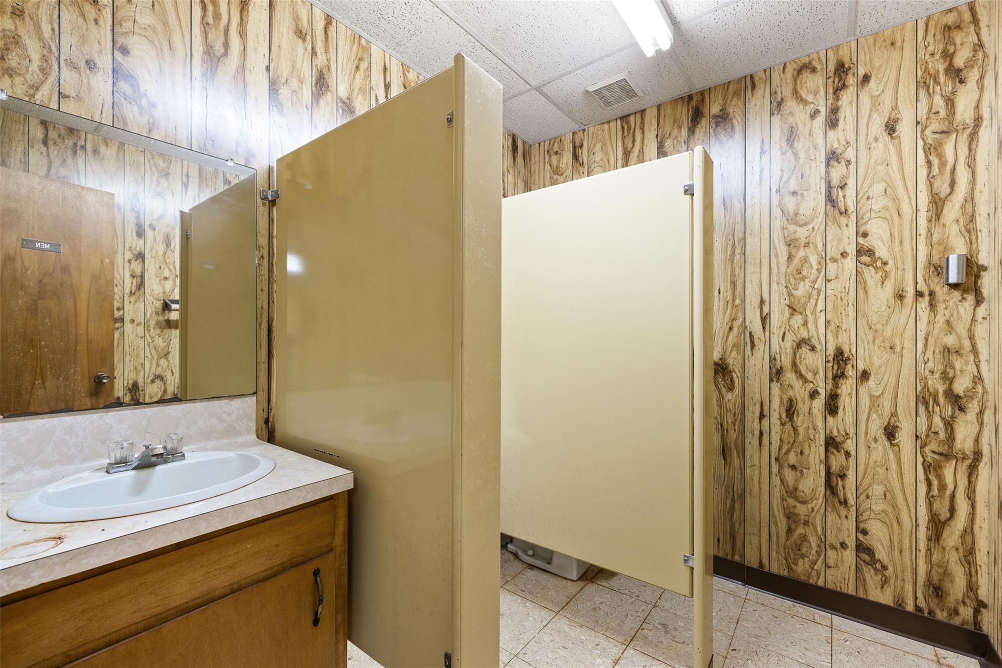 251 E Hempstead St Property Photo 12