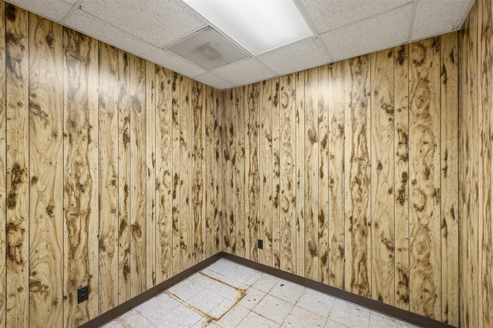 251 E Hempstead St Property Photo 13