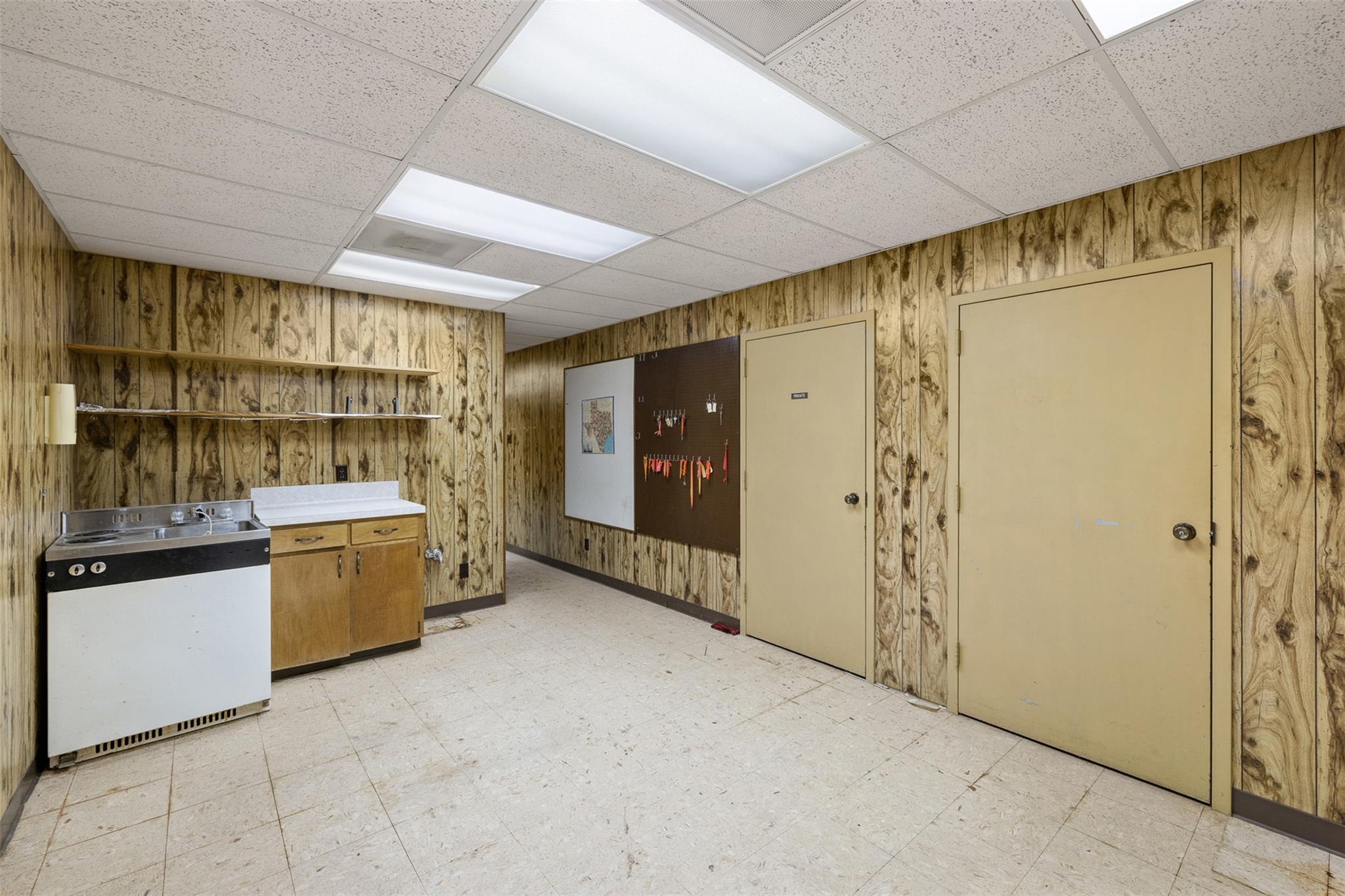 251 E Hempstead St Property Photo 14