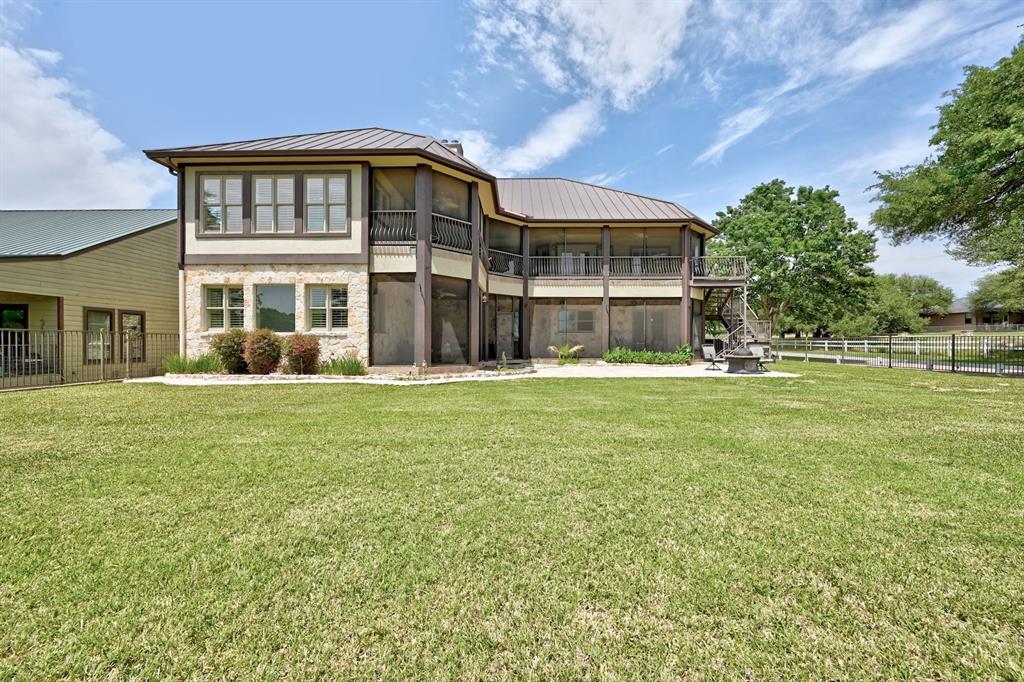 224 Beach Dr Property Photo 4