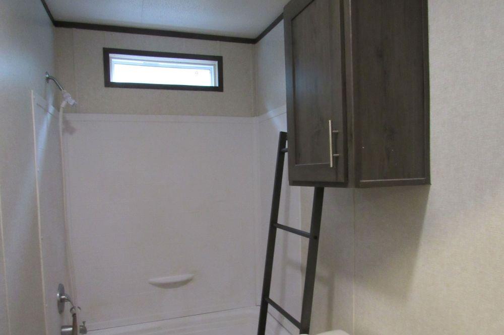 21514 Cherry Hollow Dr Property Photo 6