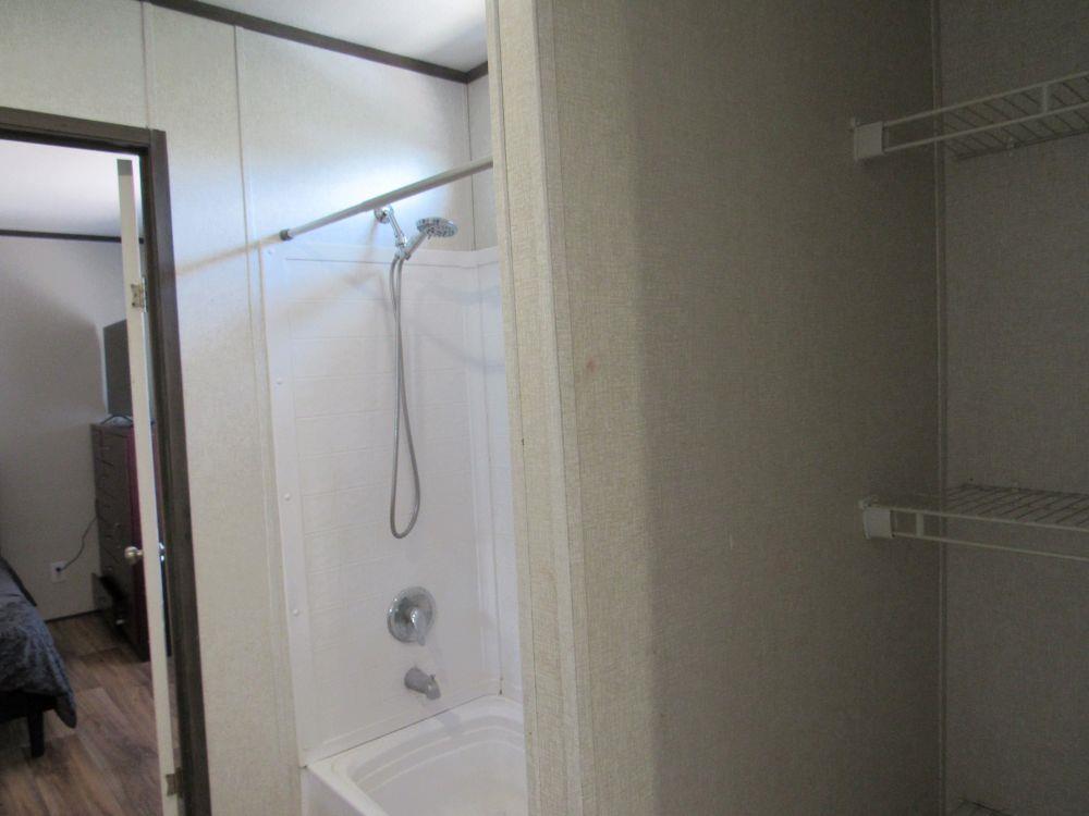21514 Cherry Hollow Dr Property Photo 12