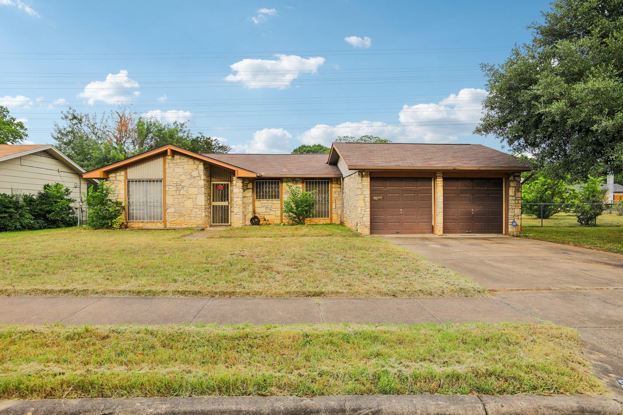 5400 Salem Hill DR Property Photo 1