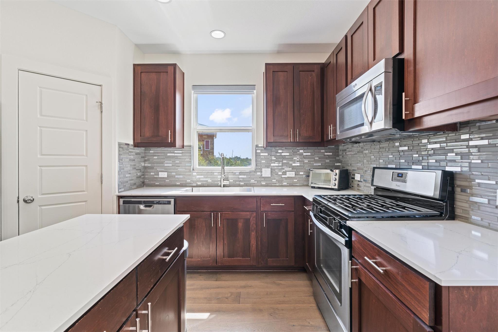 2017 Geniveive Ln Property Photo 8