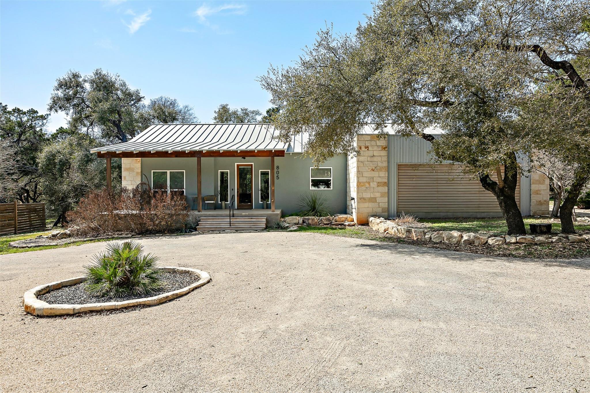 805 Gallagher Dr Property Photo 3