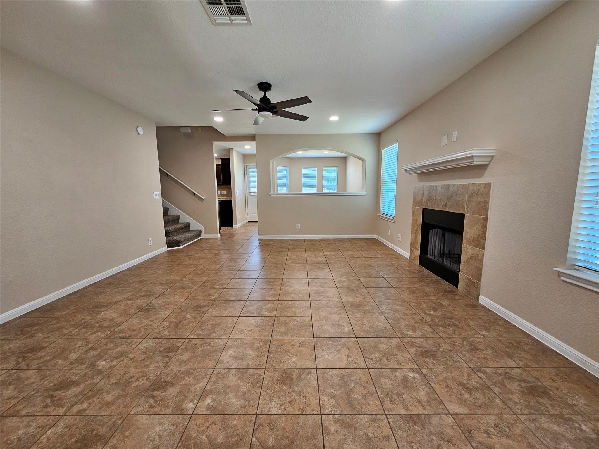 19001 Leigh Ln Property Photo 3