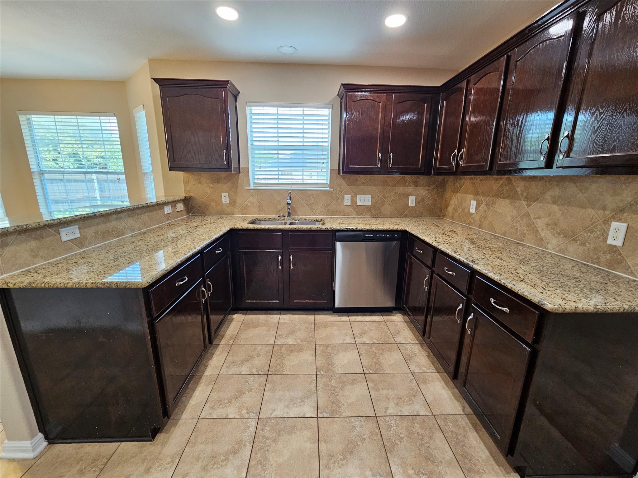 19001 Leigh Ln Property Photo 10