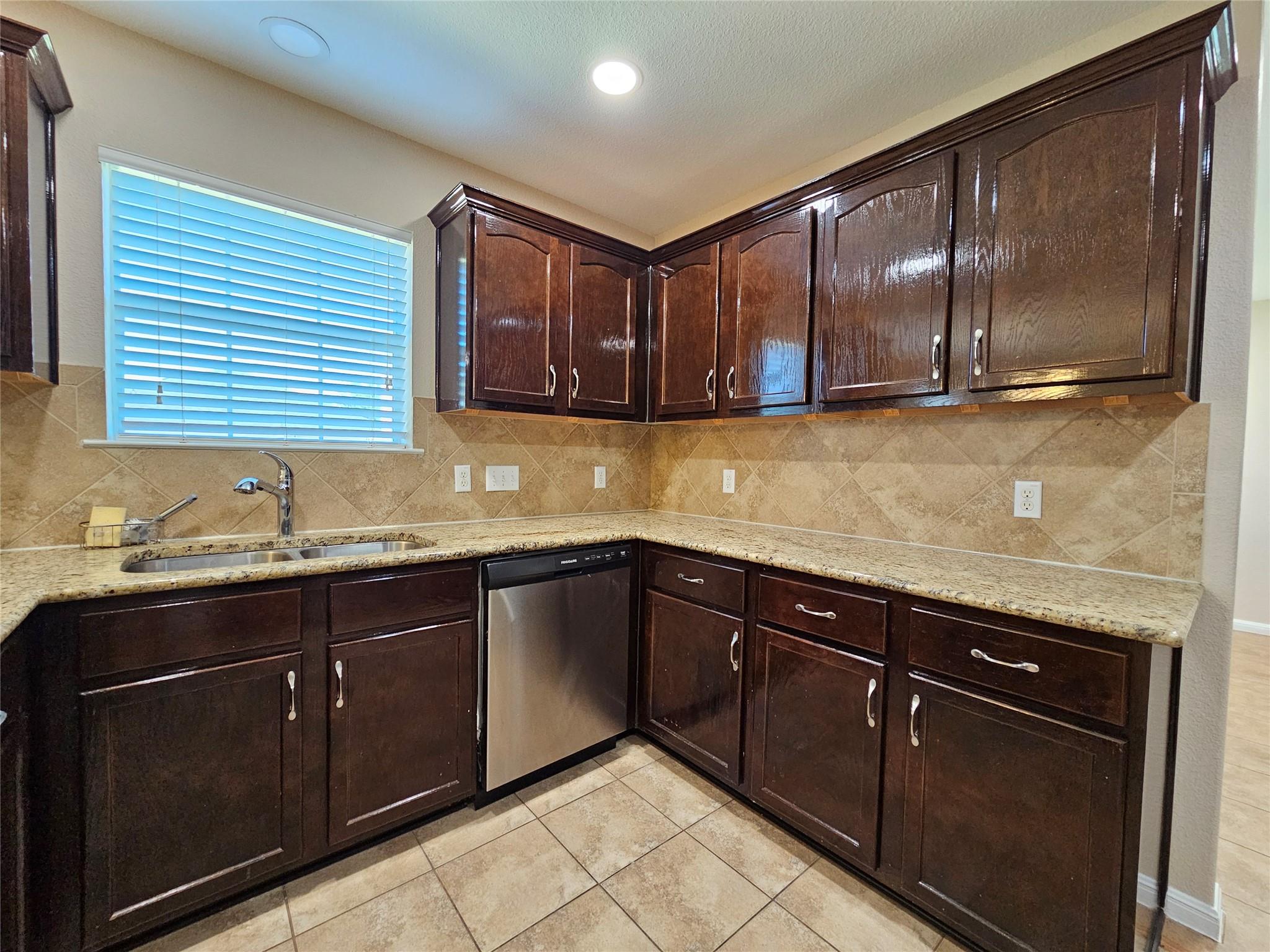 19001 Leigh Ln Property Photo 12