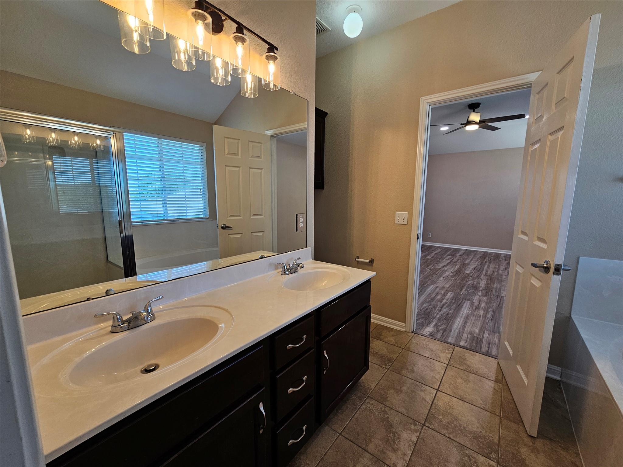 19001 Leigh Ln Property Photo 22