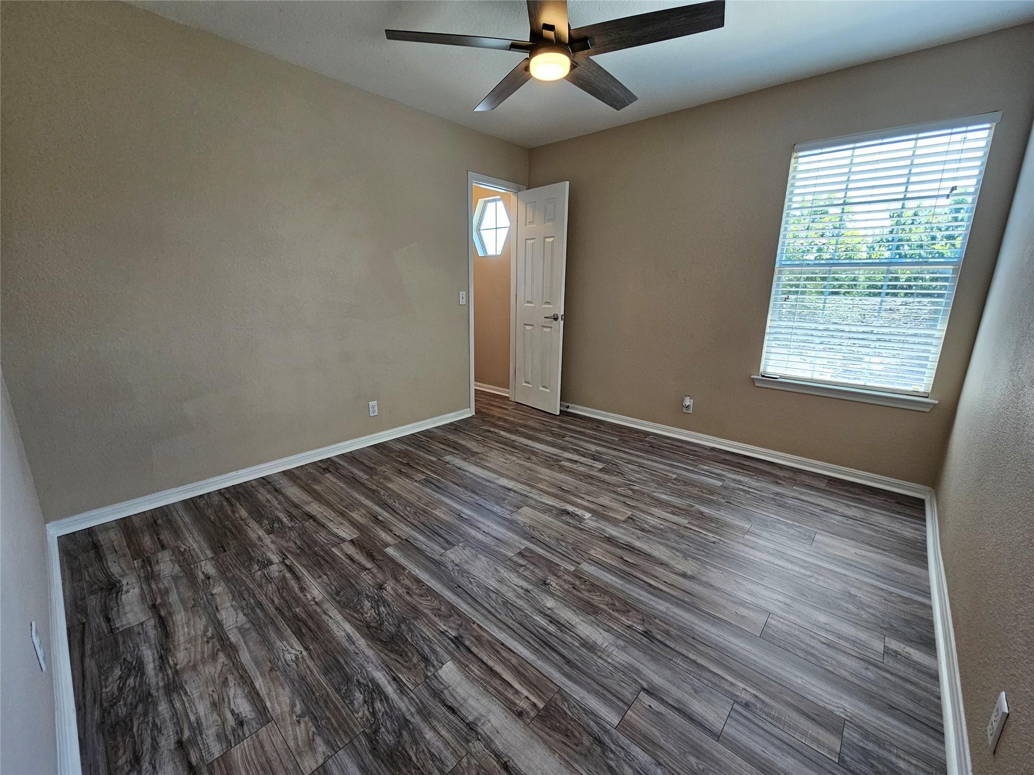 19001 Leigh Ln Property Photo 28