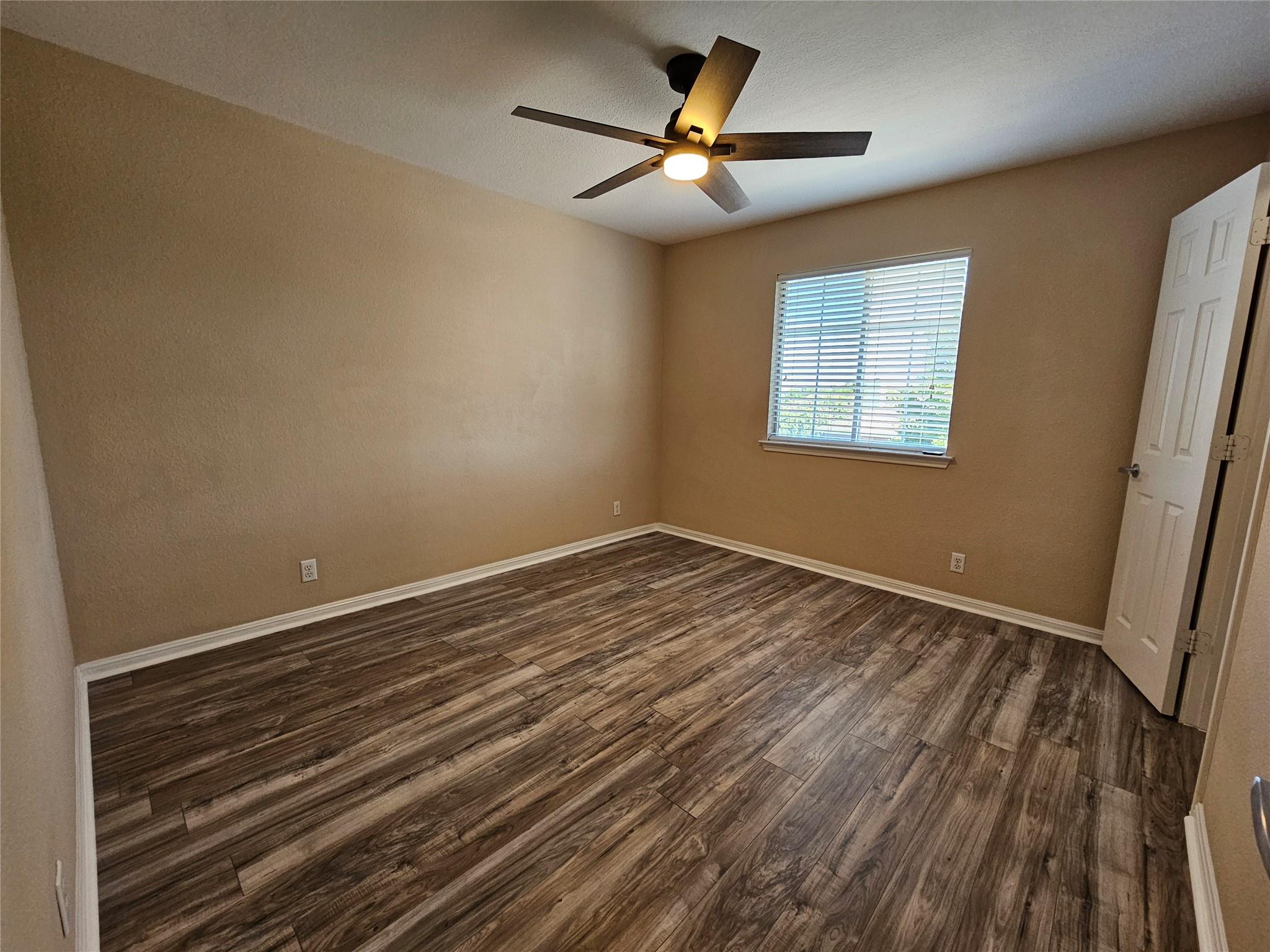 19001 Leigh Ln Property Photo 32