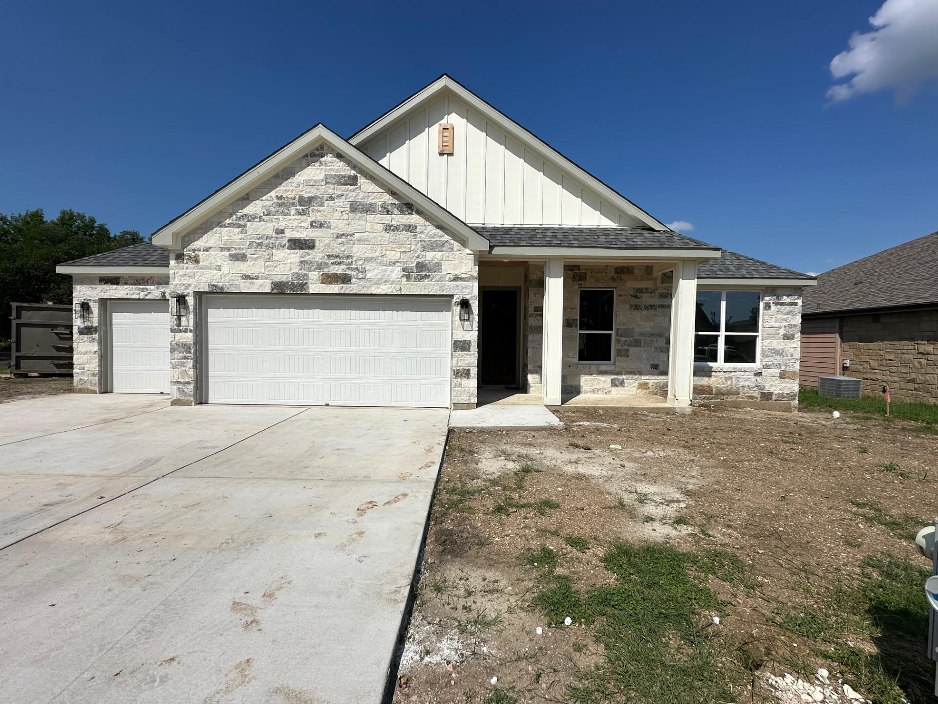 421 Spyglass St Property Photo