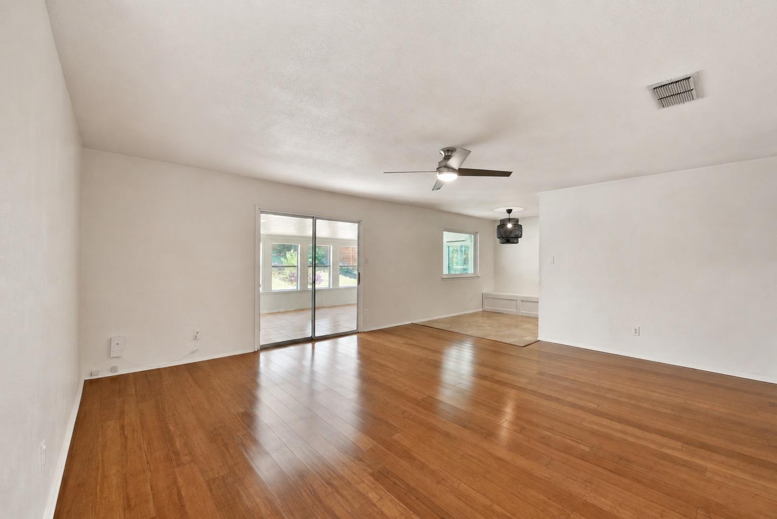 8411 Romney Rd Property Photo 4