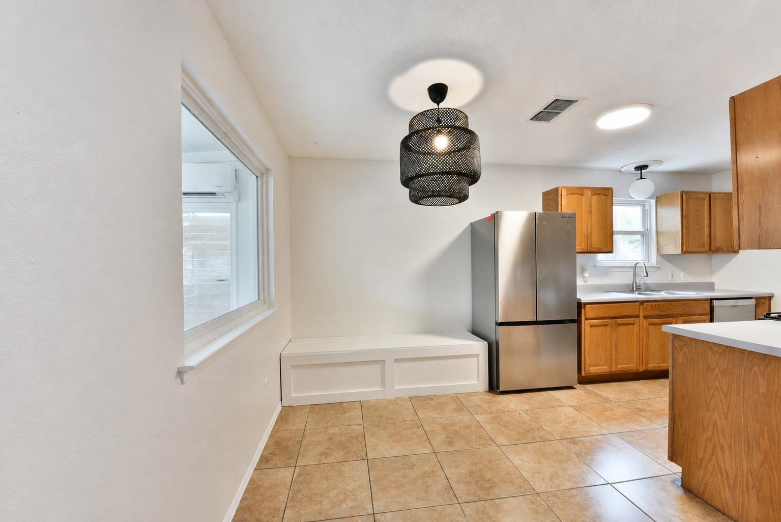 8411 Romney Rd Property Photo 6