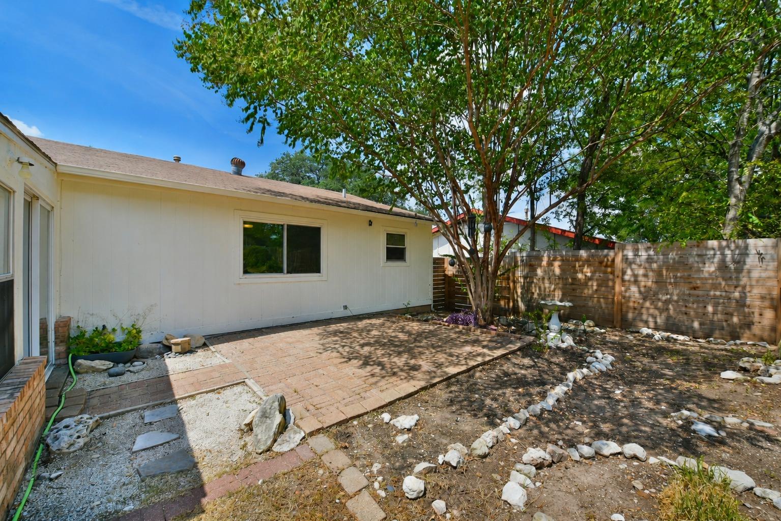 8411 Romney Rd Property Photo 16