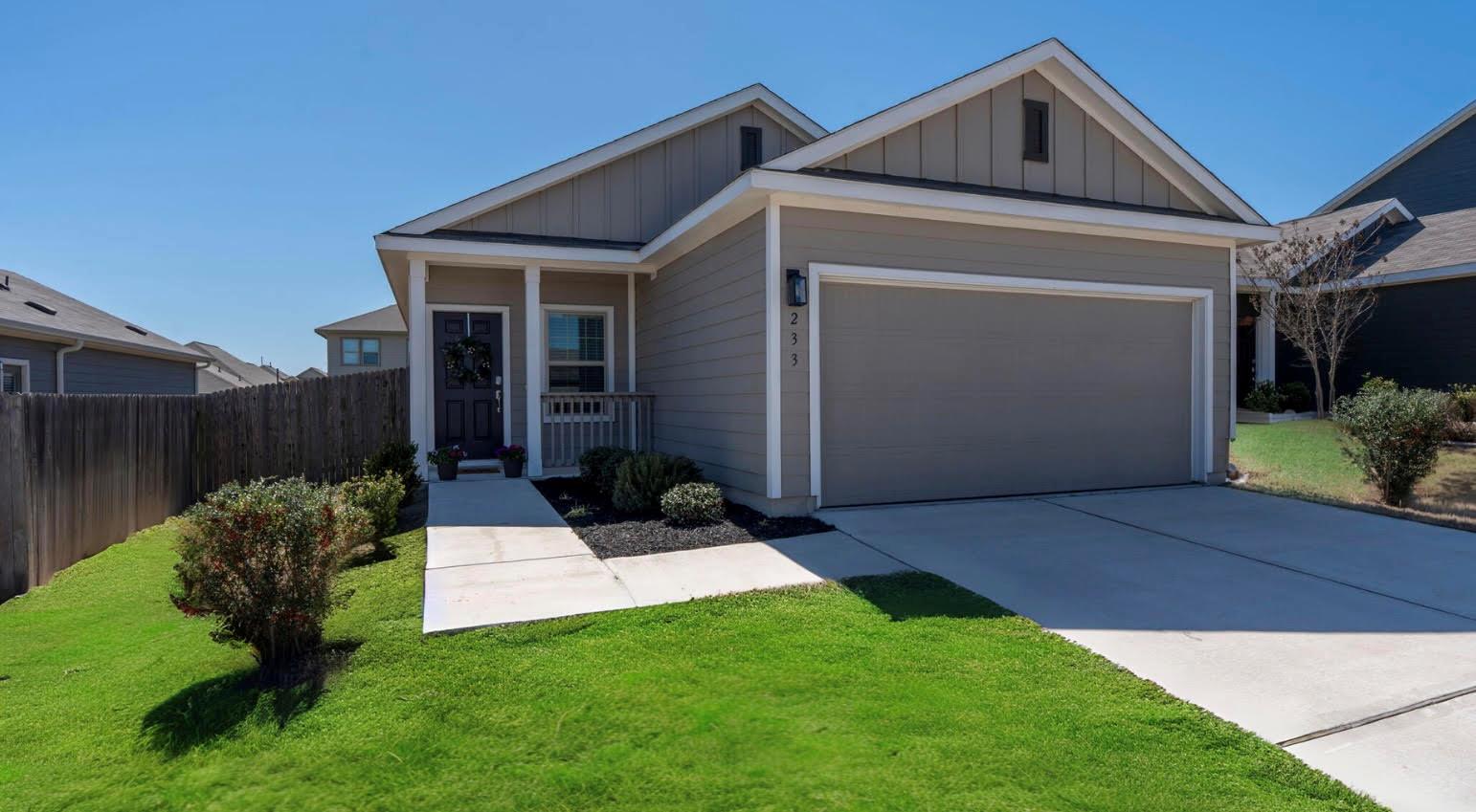 233 Emerald Green Trl Property Photo